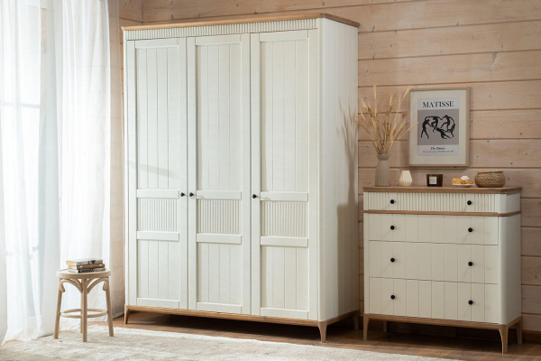 Шкаф трехстворчатый Вида №1